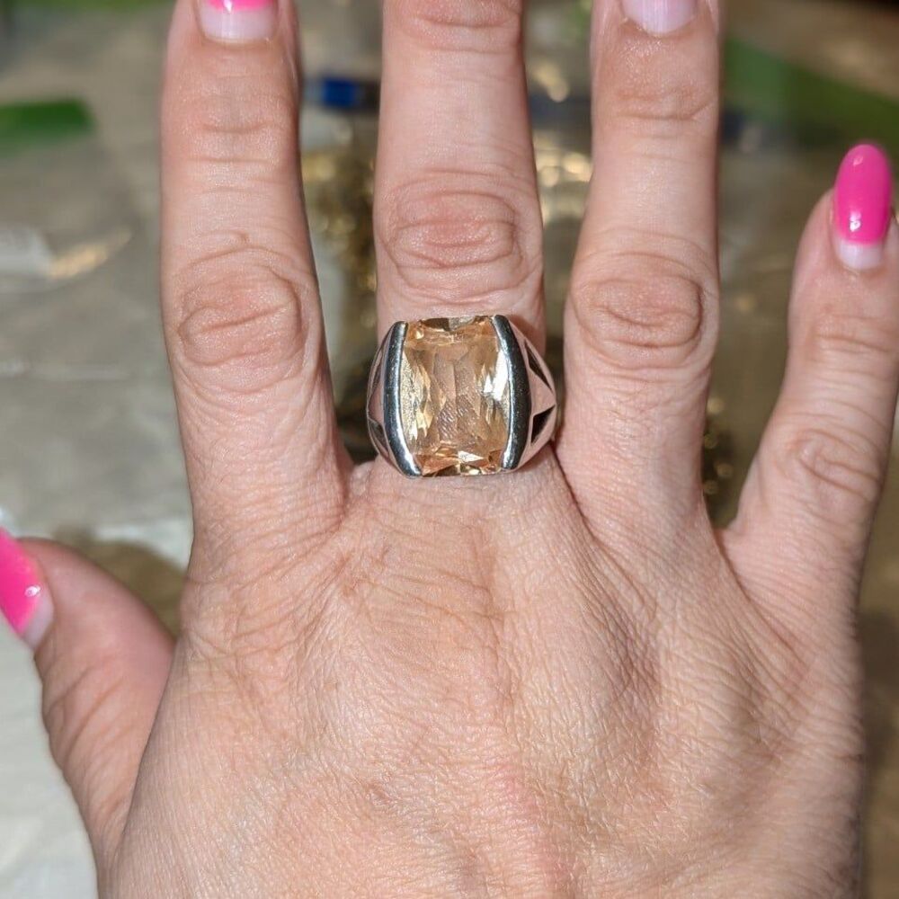 Vintage Lia Sophia Silver Size 8 Ring with‎ Peachy Keen Large Stone